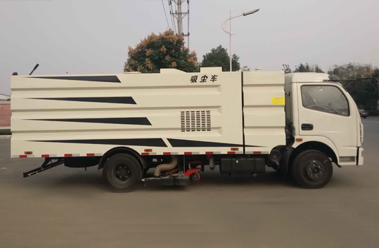 东风多利卡吸尘车