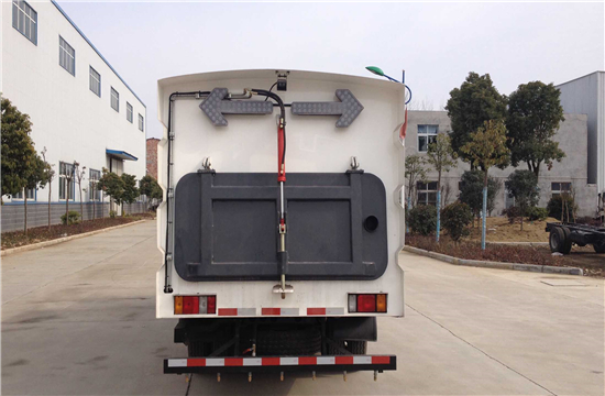 五十铃吸尘车