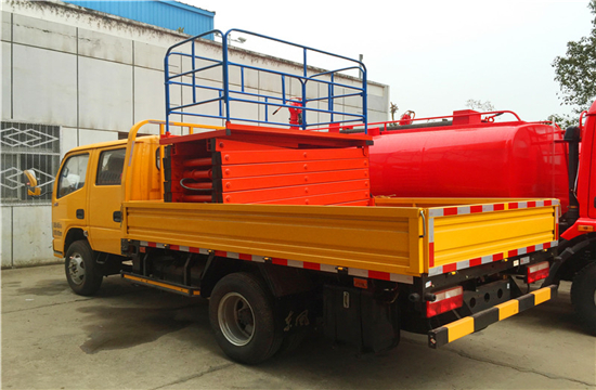 东风小多利卡折臂12米高空作业车