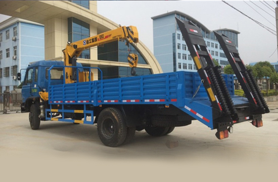 东风153随车起重运输车