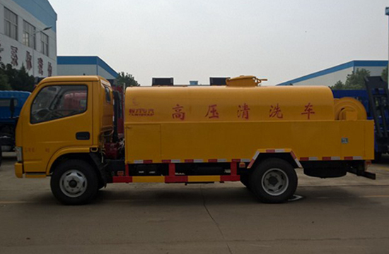东风轻卡清洗车