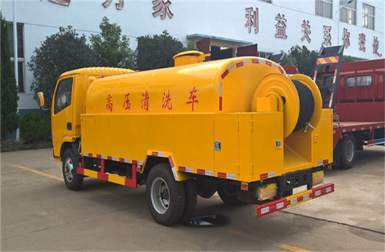 东风轻卡清洗车