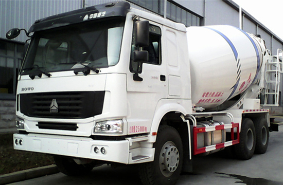 重汽后八轮混凝土搅拌运输车