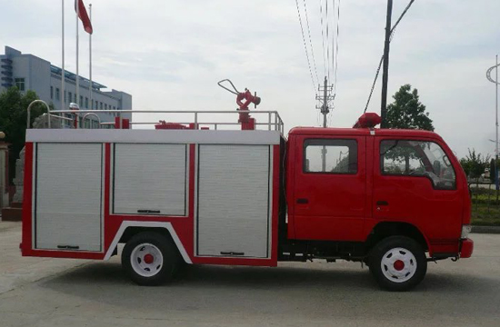 东风双排水罐消防车