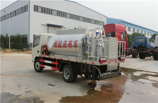 东风小多利卡沥青洒布车