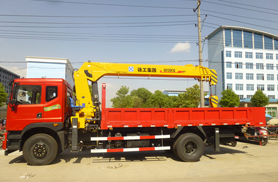 东风D701随车起重运输车
