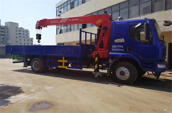 乘龙随车起重运输车