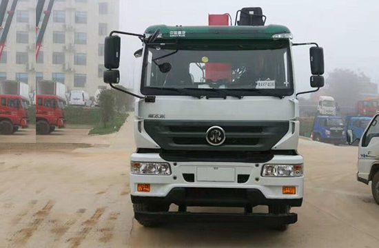 重汽后八轮随车起重运输车