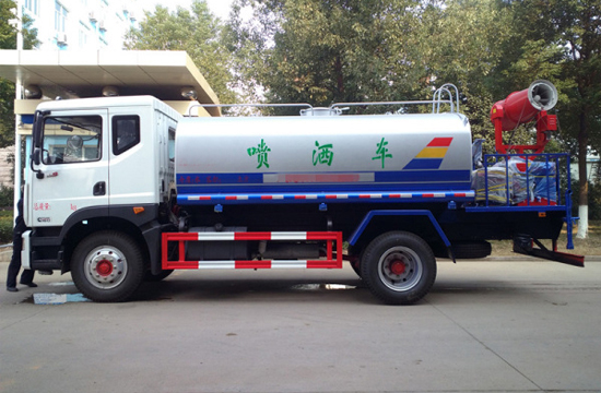 东风D9多功能抑尘车