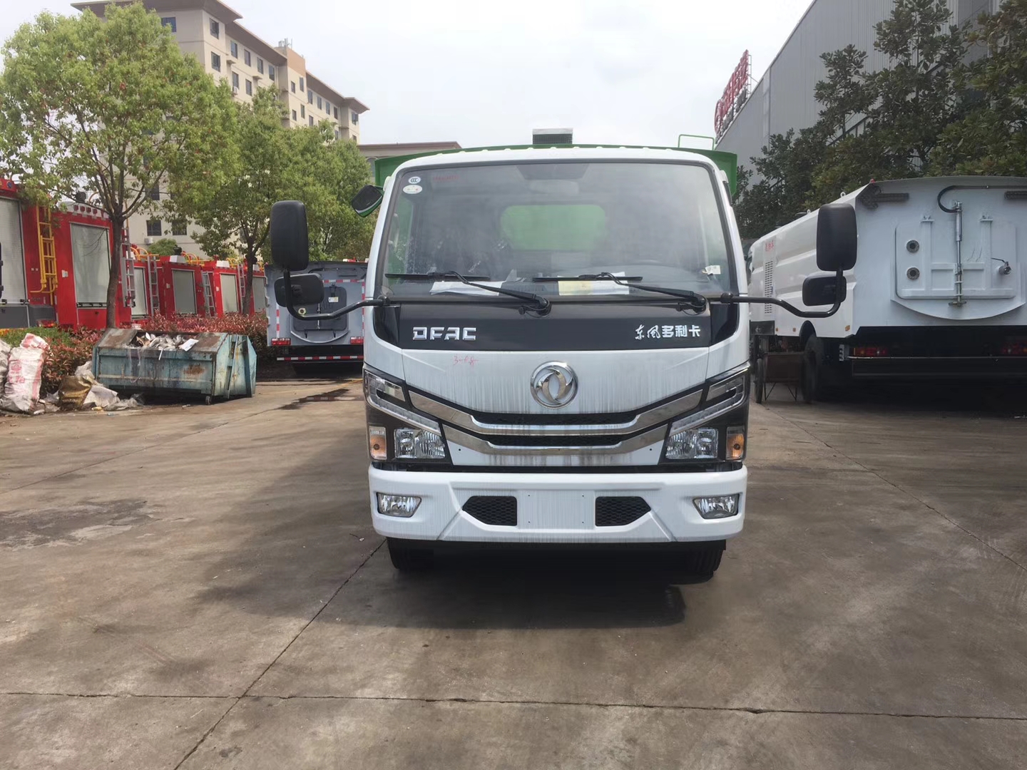 东风小多利卡吸尘车