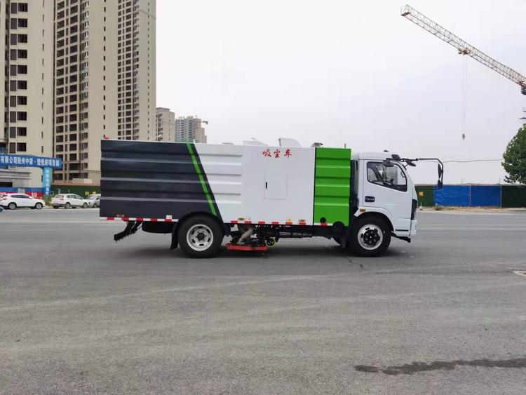 东风大福瑞卡吸尘车