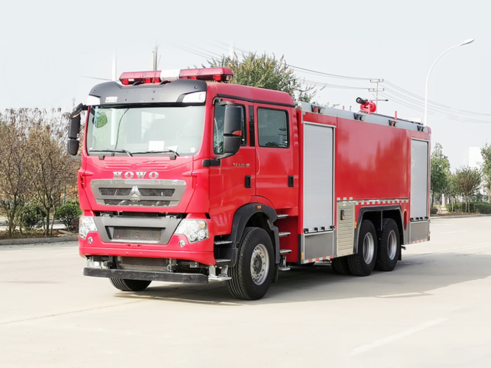 豪沃17吨水罐消防车