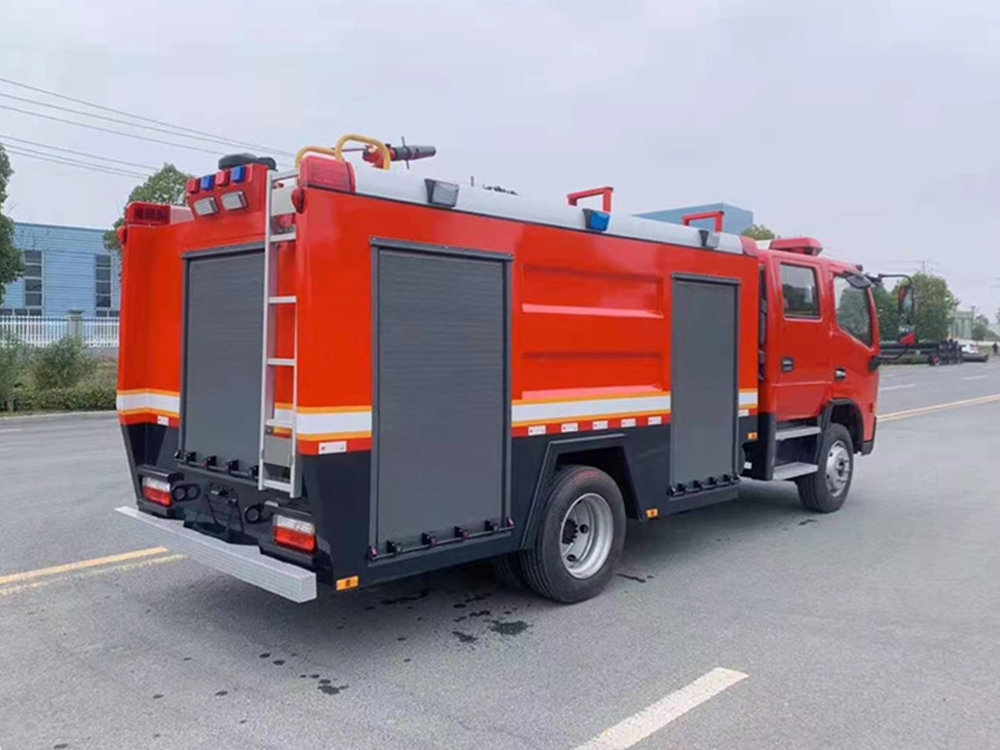 东风5吨水罐消防车