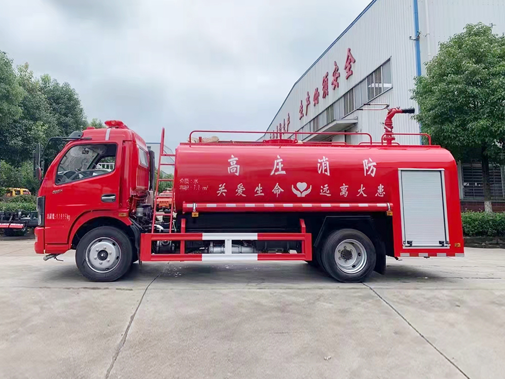 东风大多利卡消防洒水车