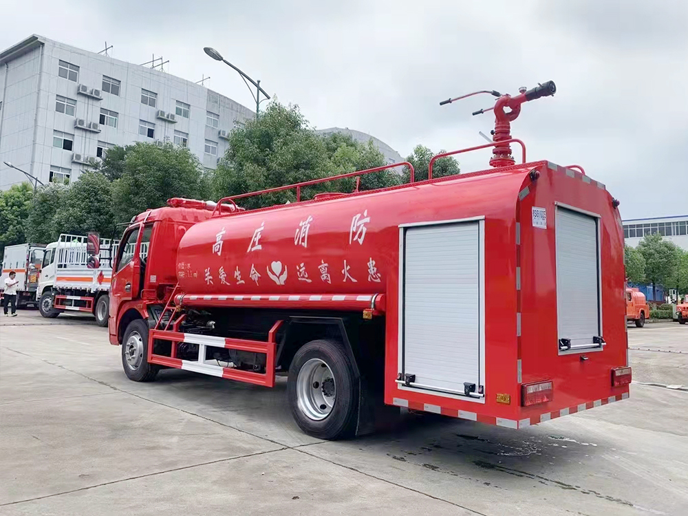 东风大多利卡消防洒水车