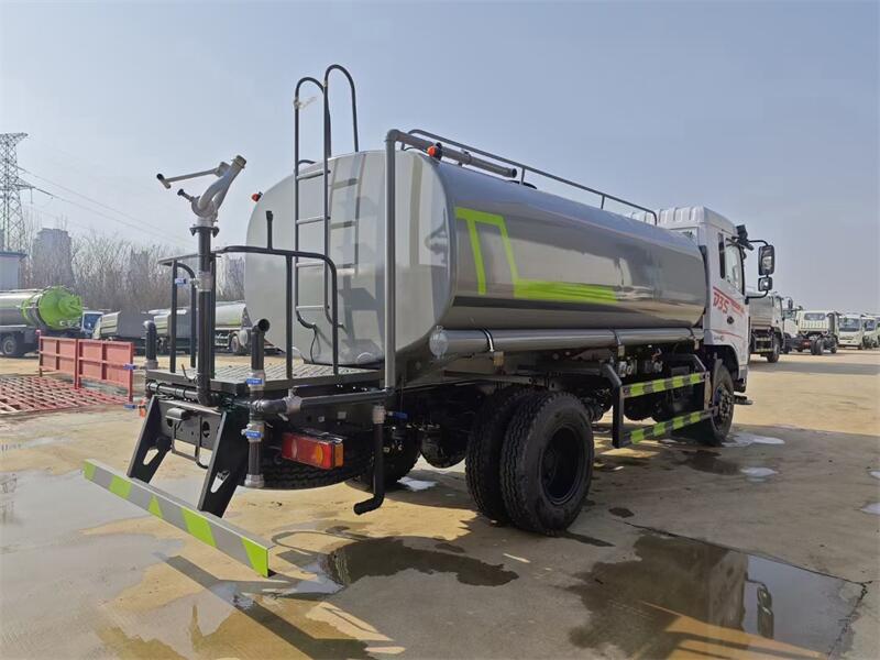 东风D3S玉柴170匹马力洒水车