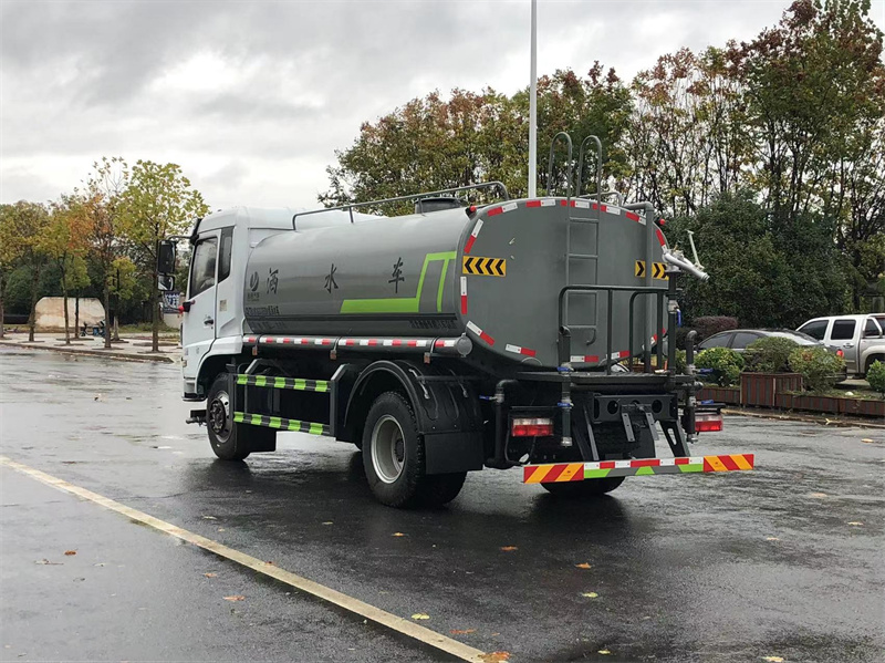东风福瑞卡12方洒水车
