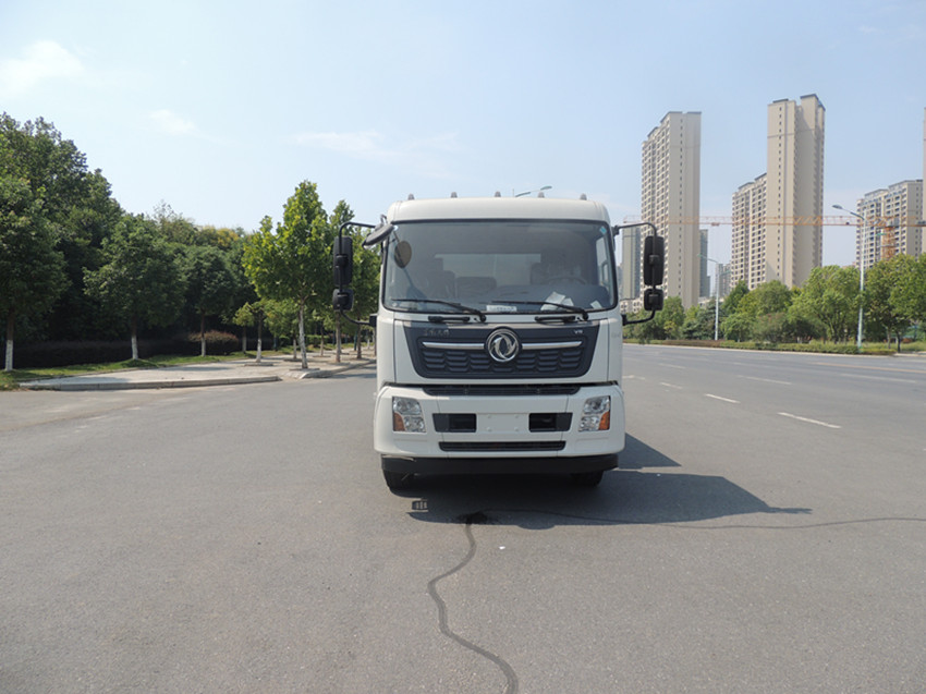 东风天锦 15 方洒水车