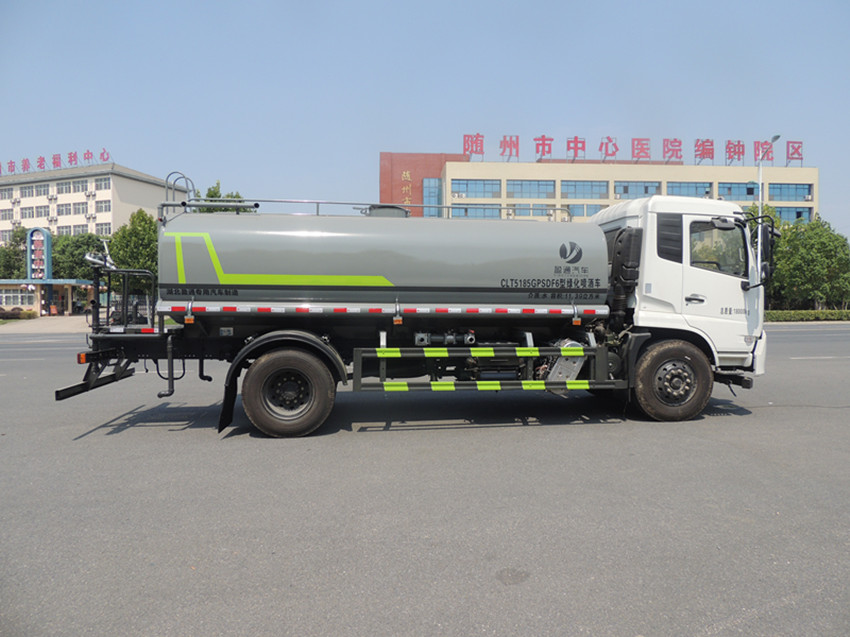 东风天锦 15 方洒水车
