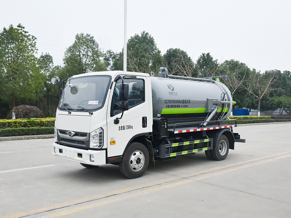 福田吸污车