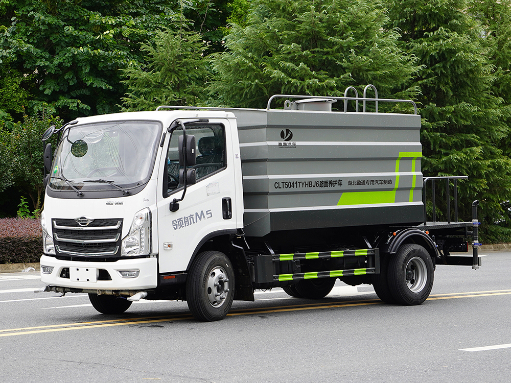 福田M5路面养护车